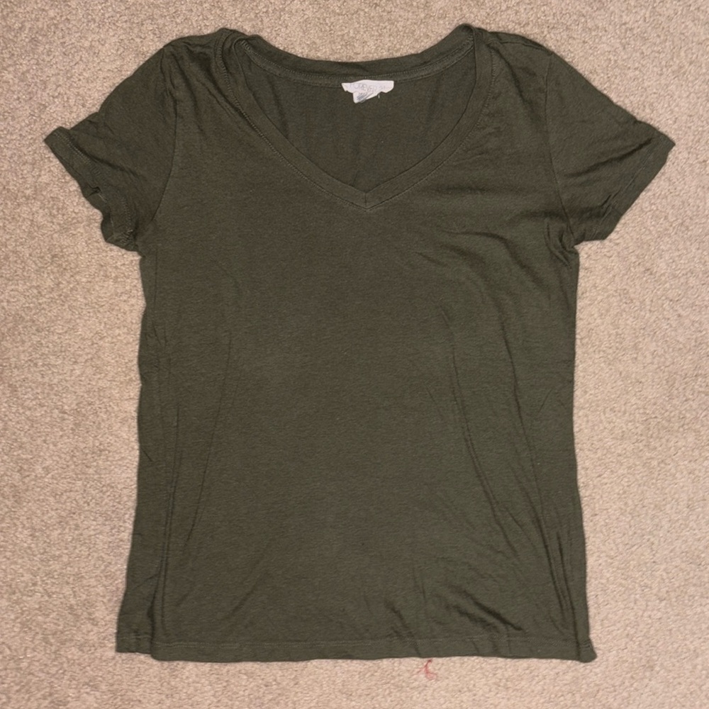 Forever 21 Women’s V Neck T-Shirt, Size Large, Good Condition!